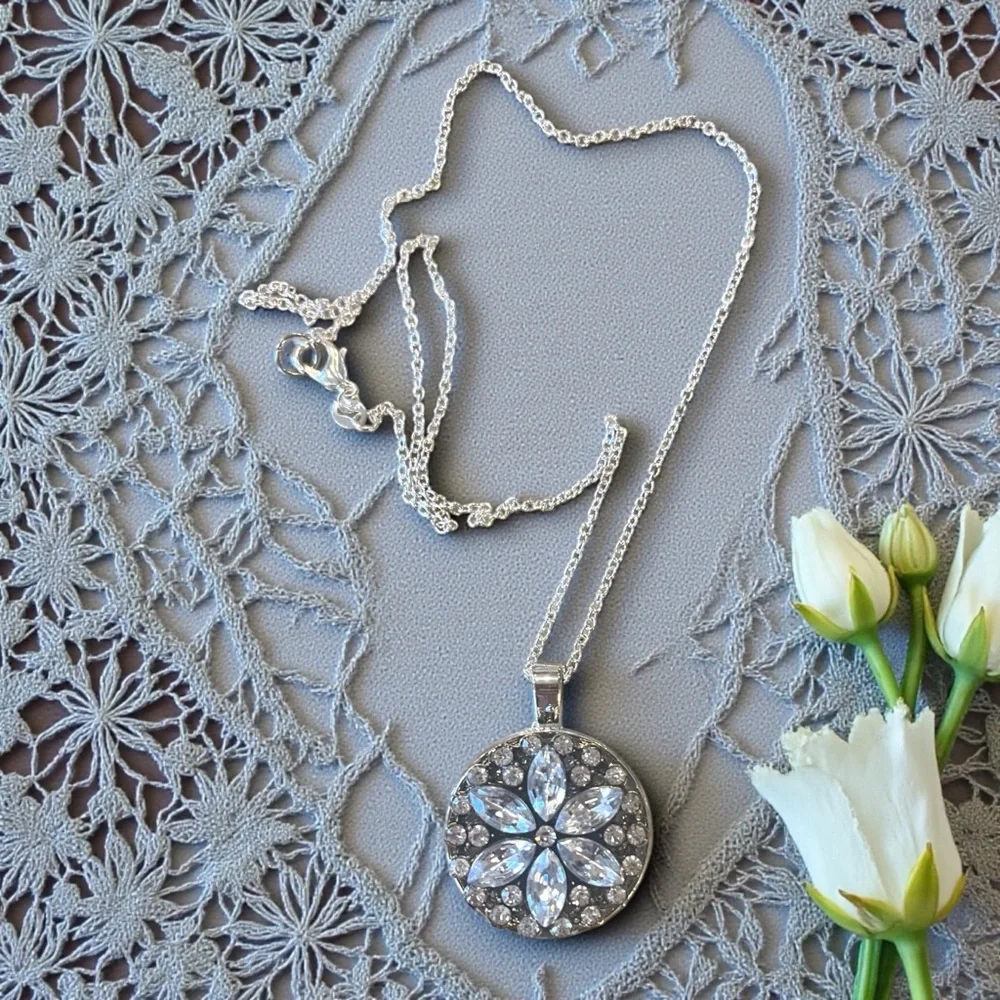 Vintage Costume Rhinestone Jewelry Assemblage: Floral Pendant Necklace